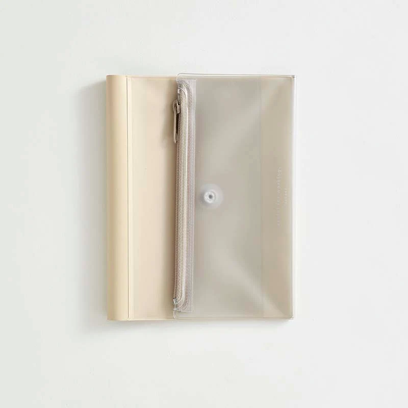 Daigo | Funda Estuche de Plástico Isshoni A6 Beige