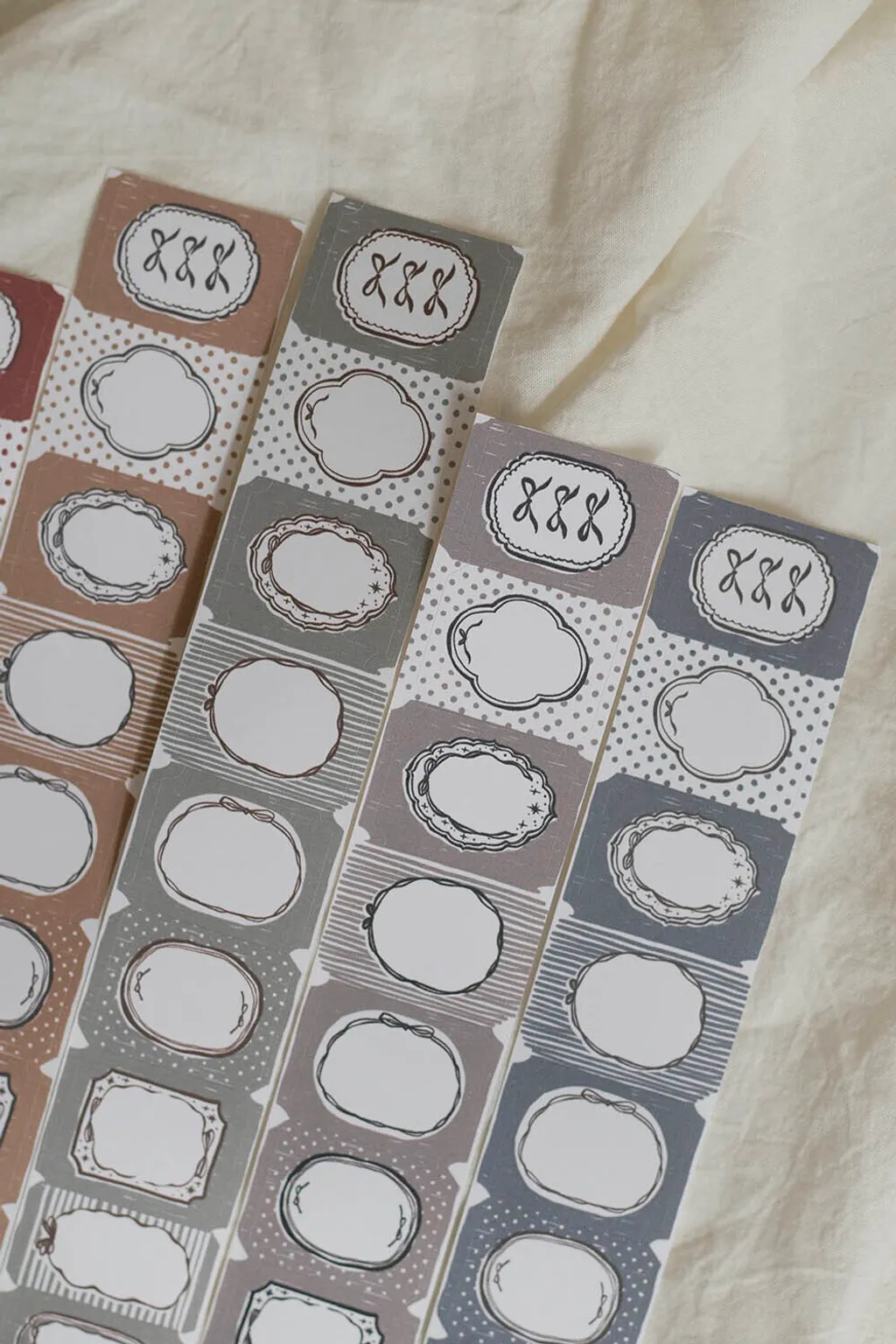 Loi Design | Pegatinas en Rollo French Bow Die-Cut Paper Tape - Image 2