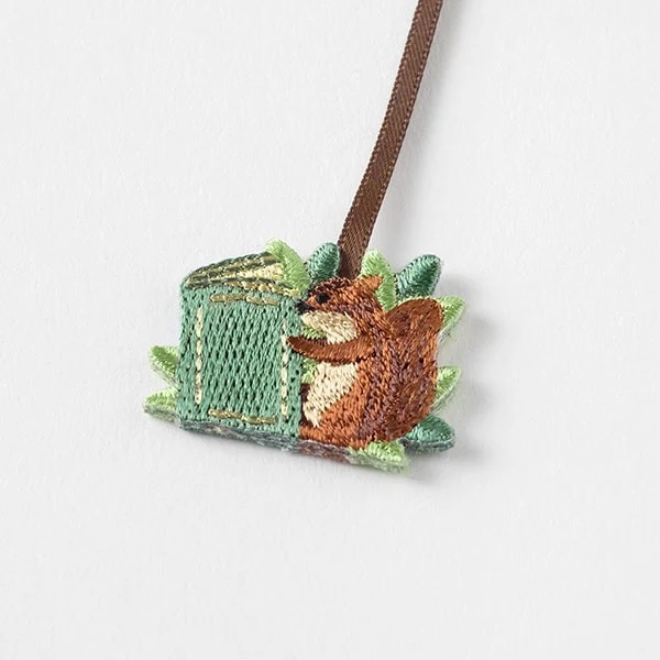 Midori | Punto de Libro Clip Bordado Ardilla - Image 4