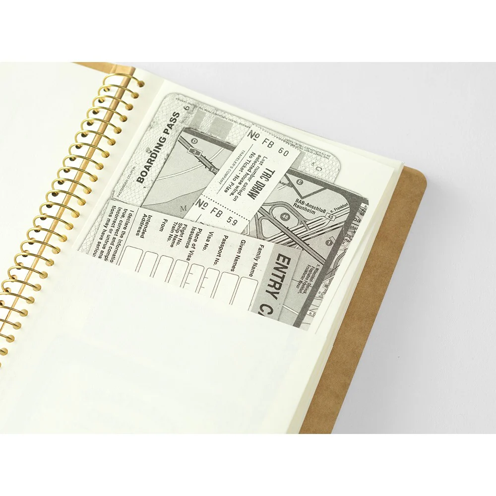 Traveler's Company | Cuaderno con Espiral A5 Slim Bolsillos de Papel - Image 2