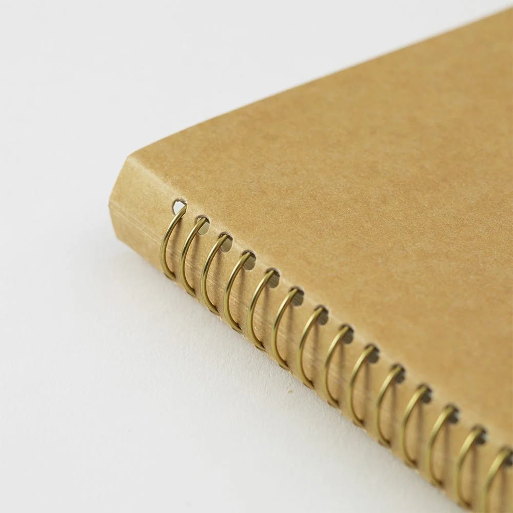 Traveler's Company | Cuaderno con Espiral A6 Slim Bolsillos de Papel - Image 4