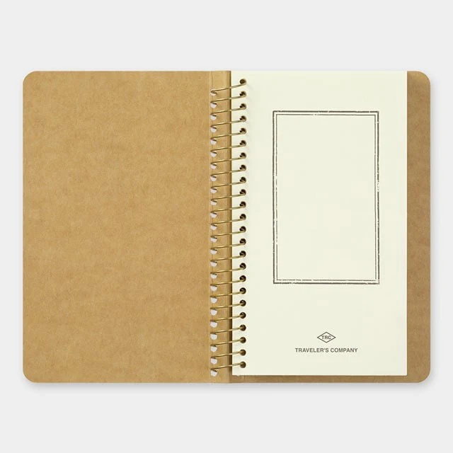 Traveler's Company | Cuaderno con Espiral A6 Slim Bolsillos de Papel - Image 6