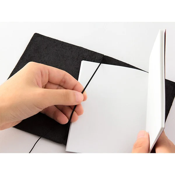 Traveler's Company | Cuaderno Traveler's Notebook Passport Black - Image 4