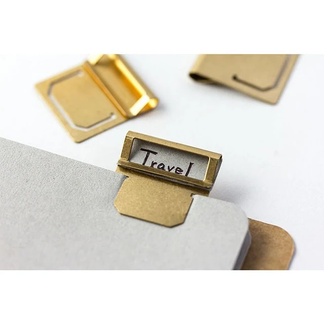 Traveler's Company | Marcapáginas Brass Index Plate - Image 3