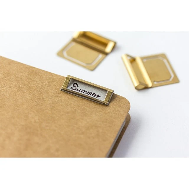 Traveler's Company | Marcapáginas Brass Index Plate - Image 4